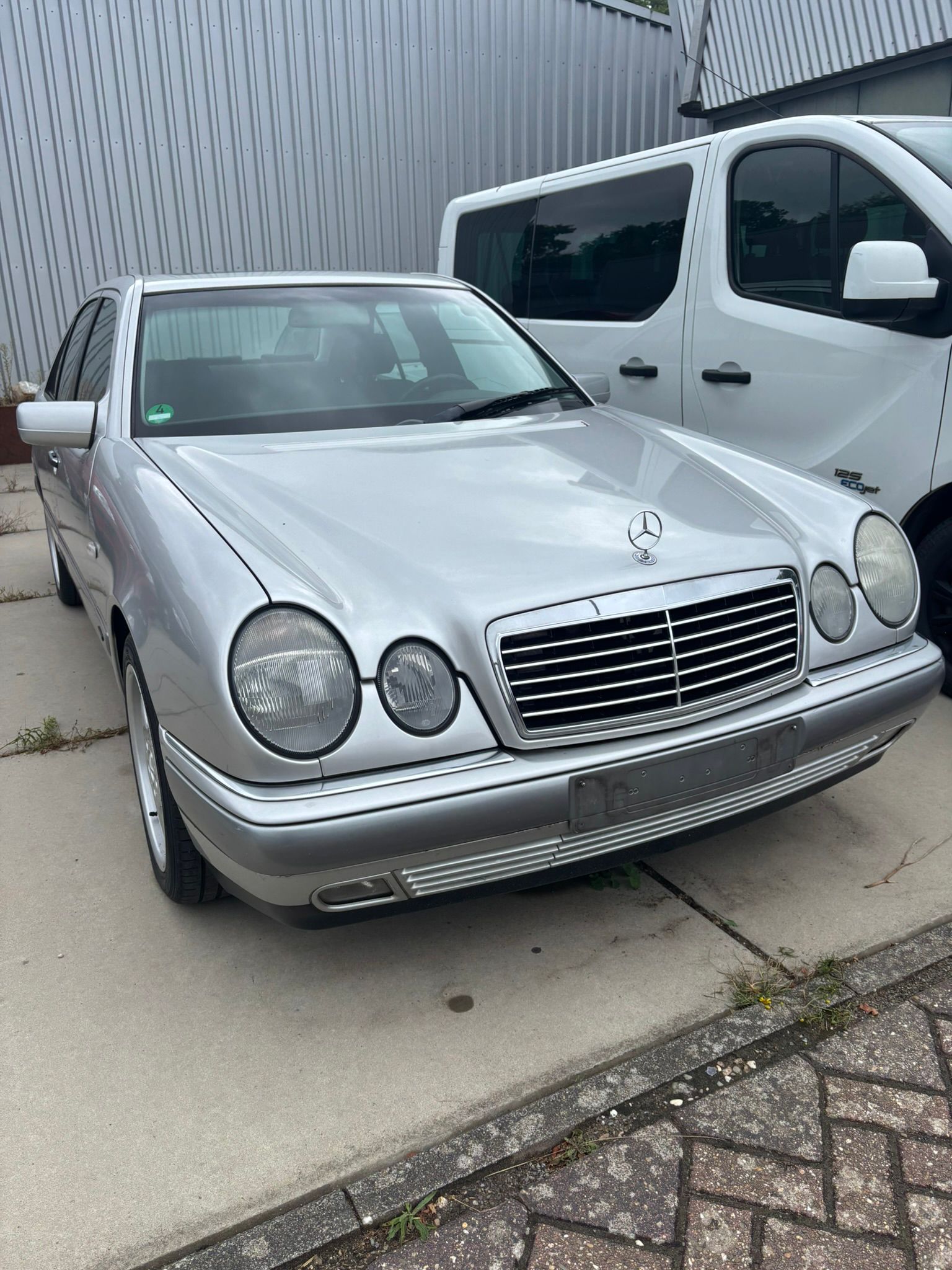 Detailarbeit bei der Erstellung eines professionellen Gutachtens